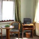 Zum Schwanenteich 3*