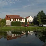 Zum Schwanenteich 3*