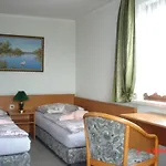 Zum Schwanenteich 3*