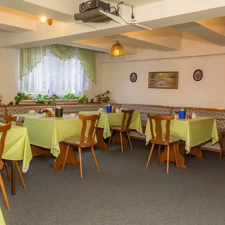 Zum Schwanenteich 3*