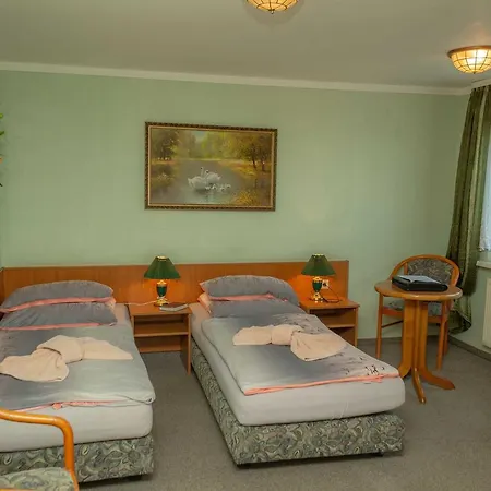 Zum Schwanenteich 3*