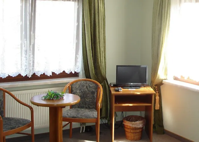 Zum Schwanenteich 3*