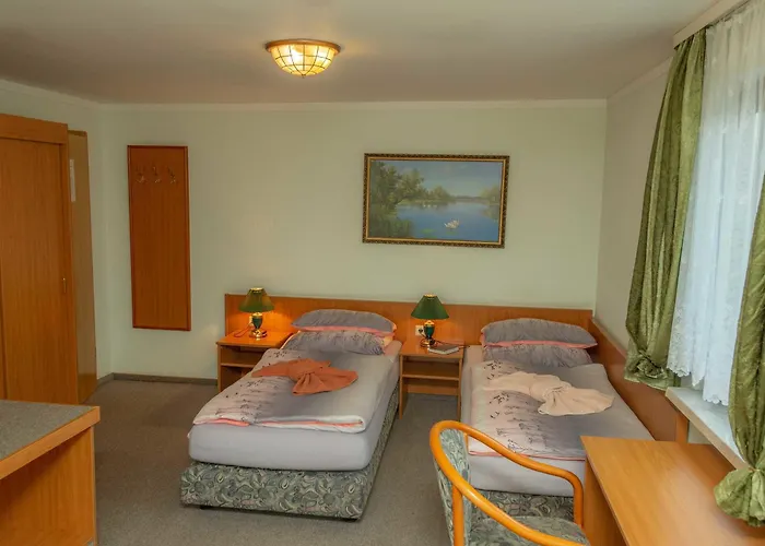 Zum Schwanenteich Gasthof 3*