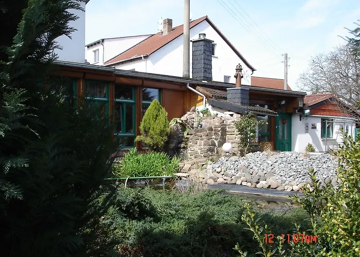 Zum Schwanenteich 3*