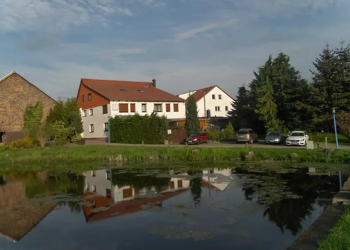 Zum Schwanenteich 3*