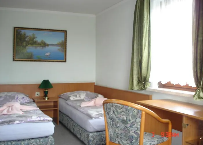 Zum Schwanenteich 3*