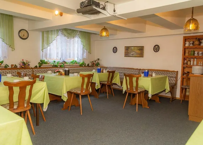 Zum Schwanenteich 3*