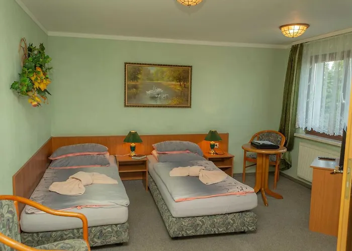 Zum Schwanenteich 3*